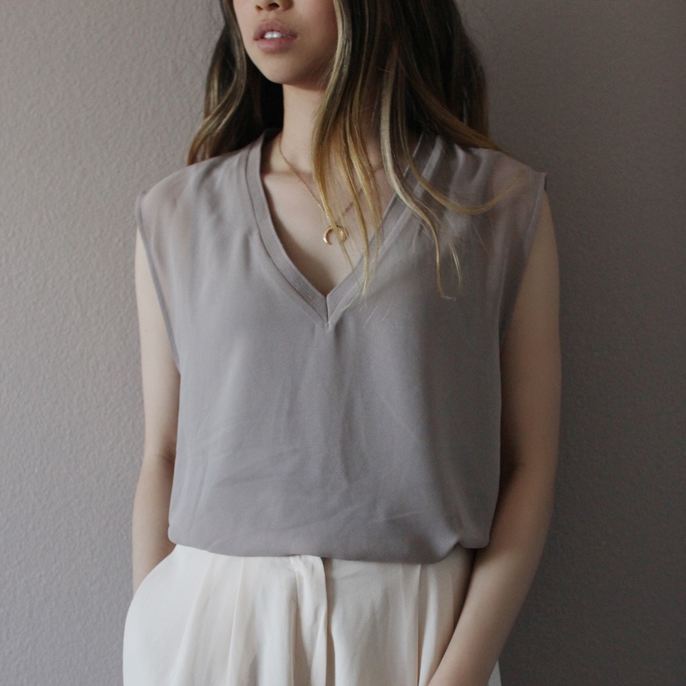 Zara V-Neck Sleeveless Blouse
